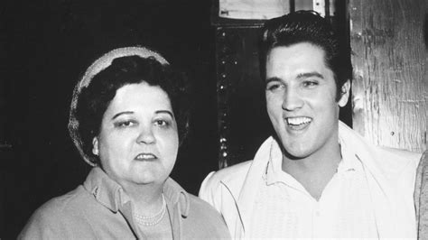 how old was elvis when his mom died|Why Elvis Presley had his mother Gladys’ gravestone。